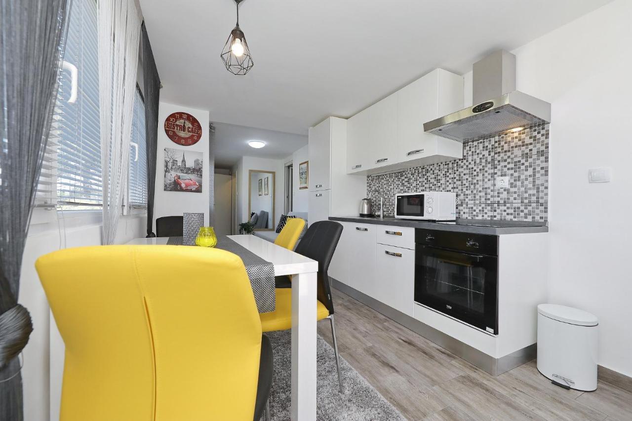 Apartmani Nella فير الغرفة الصورة